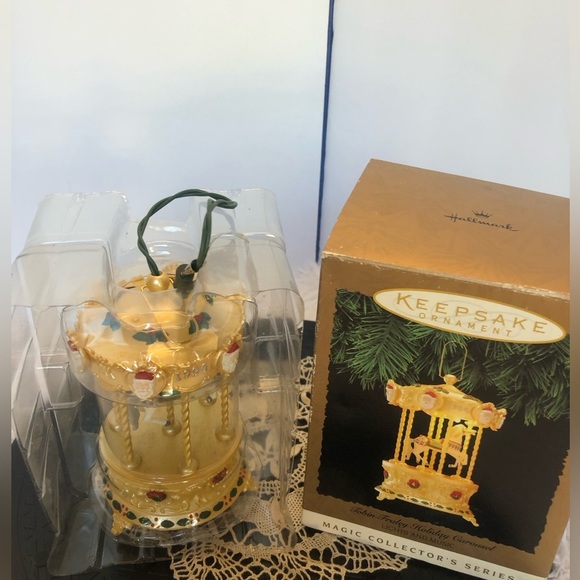 Hallmark Keepsake Ornament Magic Collectors Series Carousel Horse Light Music - Picture 3 of 6